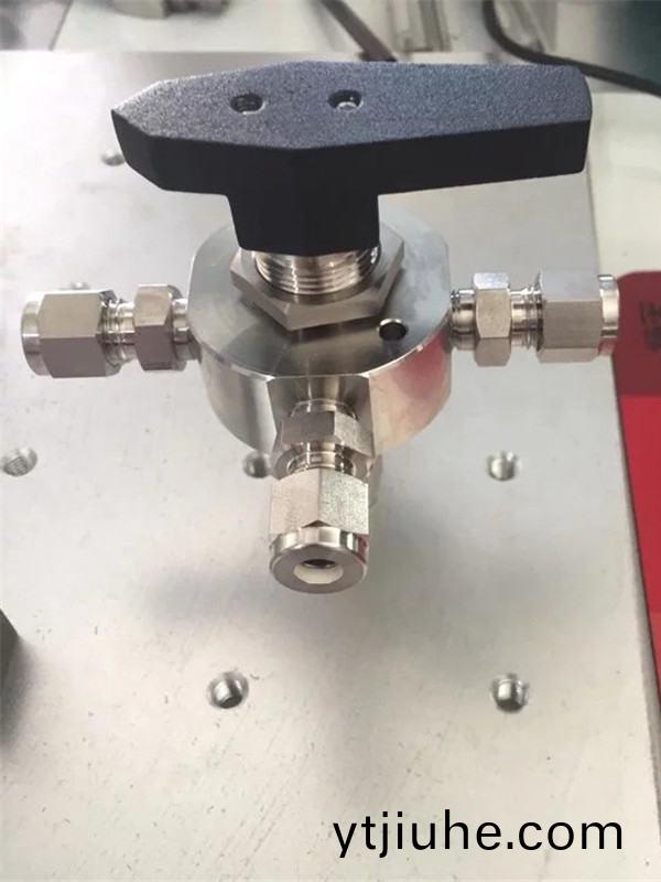 卡(ka)套(tao)閥門(men)